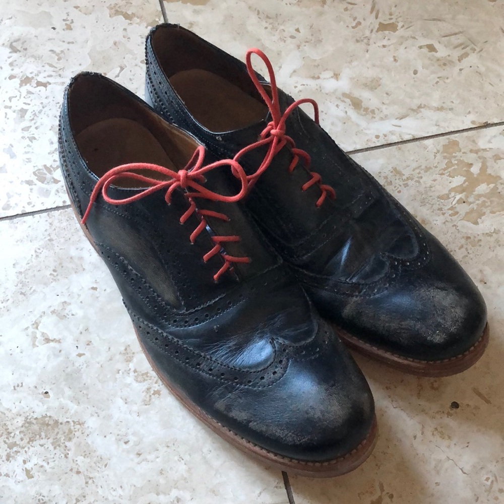 BED STU Handcrafted bench made Cobbler Series genuine leather shoes.